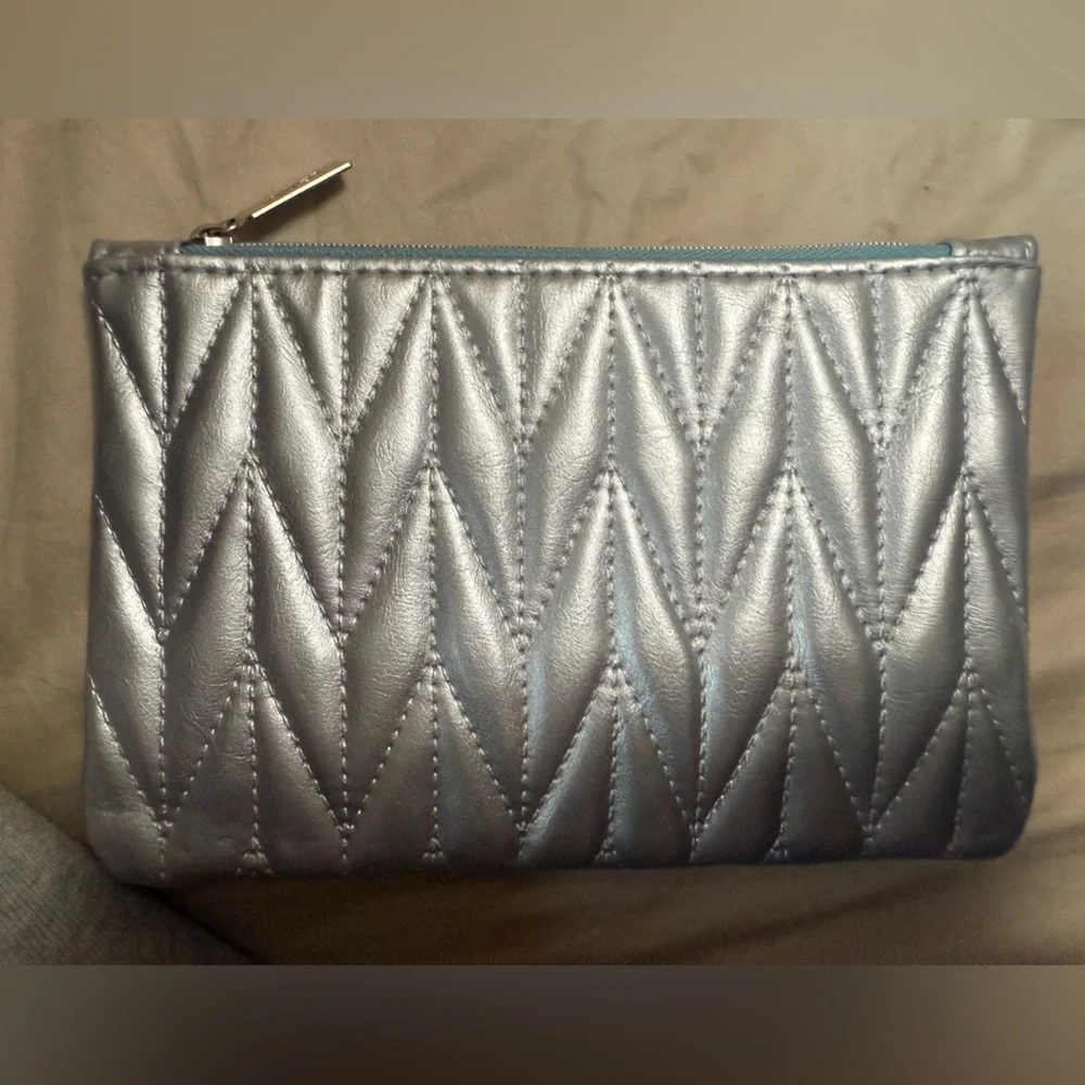 💙 4/$20 Silver Ipsy Cosmetics Bag
